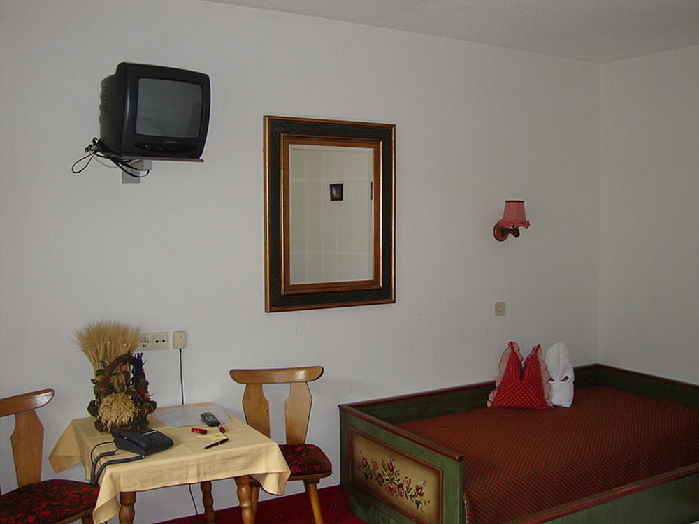 Hotel Gasthof Bruecke Майерхофен Екстериор снимка